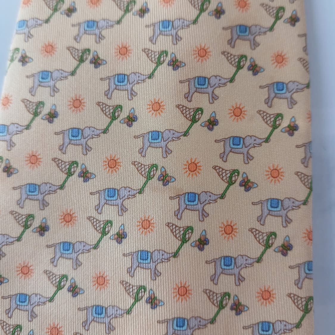 페라가모 실크 옐로우 코끼리&나비 넥타이 9.6cm A등급 A19233
 상품이미지8