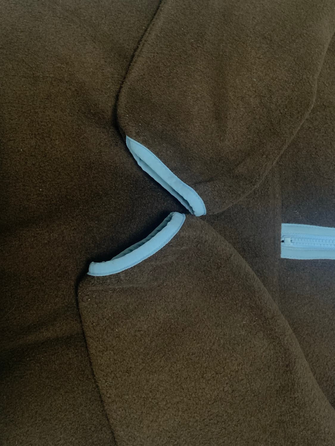 토우토우아카이브 로고 플리스 브라운 상품이미지4