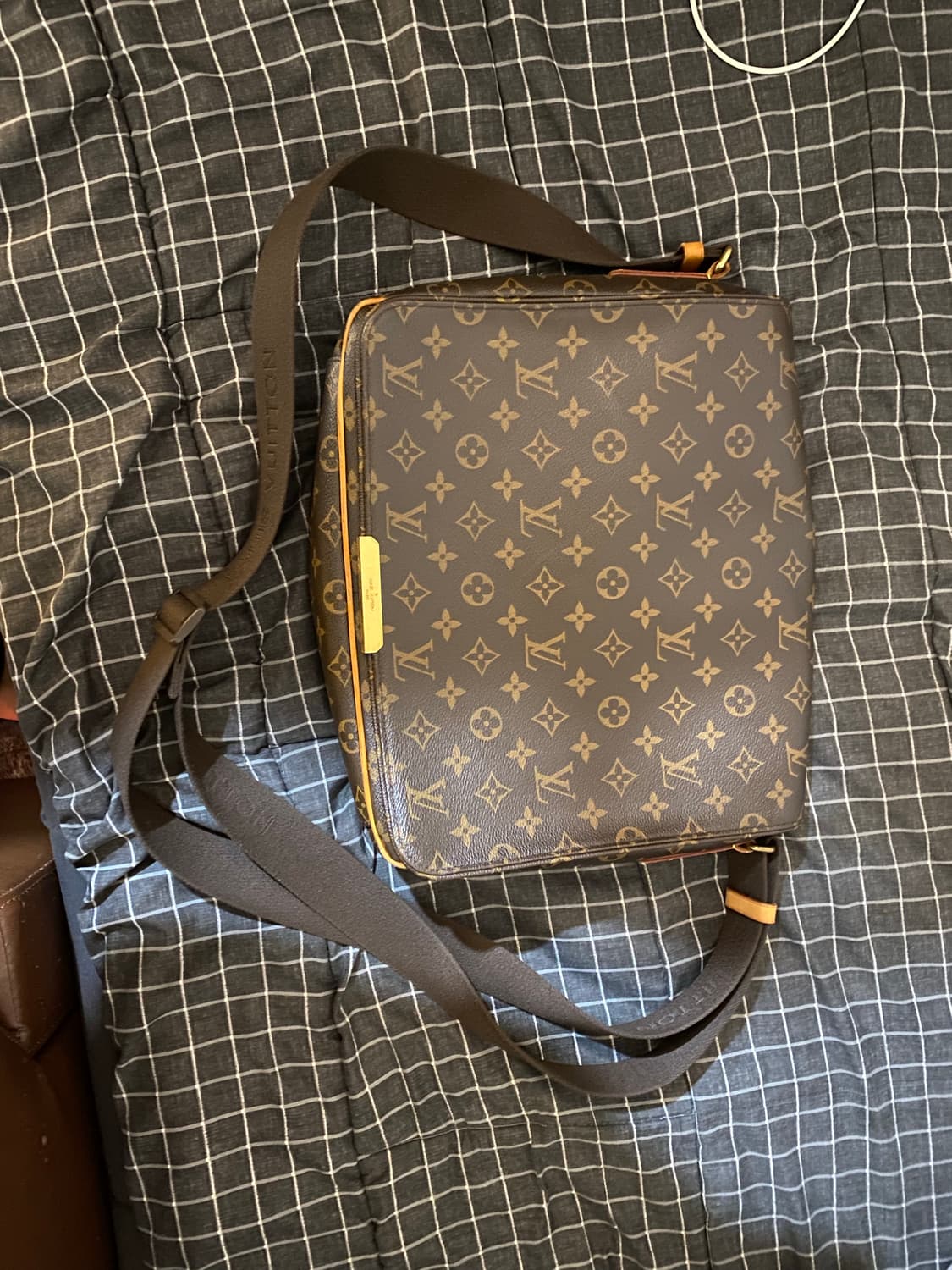 루이비통 발미 MM 크로스백 상품이미지2