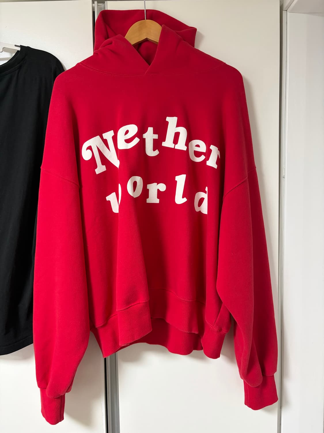 네더월드 후드티 상품이미지1