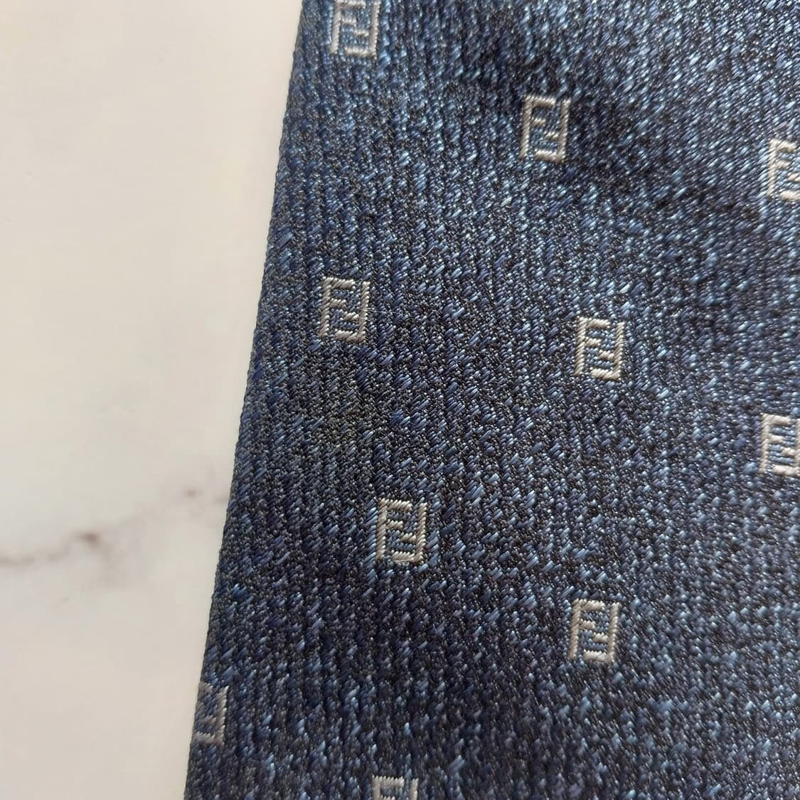 펜디 실크 네이비 주카 로고 넥타이 9cm A등급 K1330
 상품이미지9