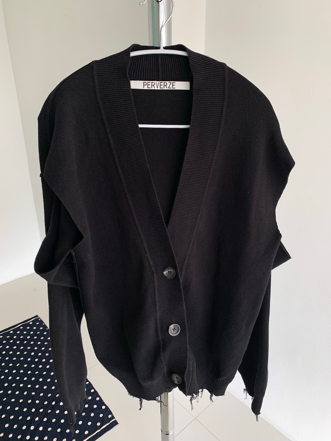 Perverze 퍼버즈 데미지 스웻 가디건 상품이미지2