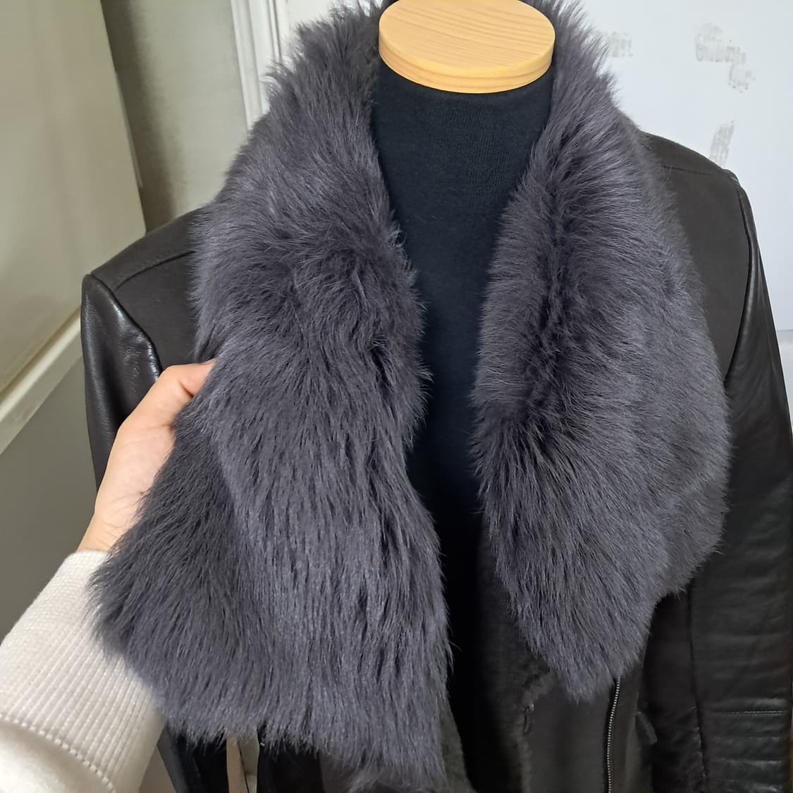 디데무 양털퍼 양가죽소매 배색 무스탕 퍼 코트 66~정77 상품이미지3