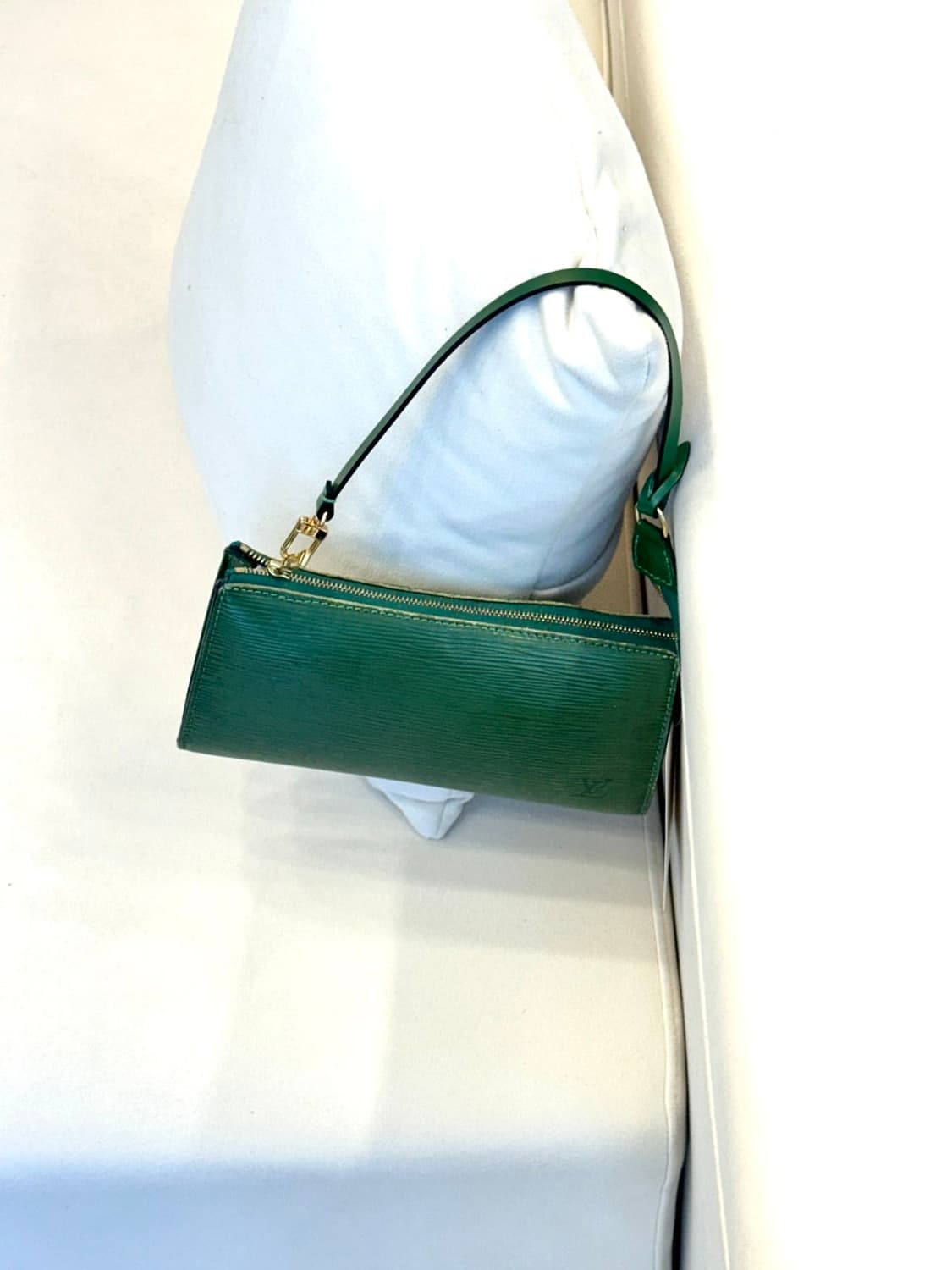 루이비통 에삐 포쉐트 숄더백 (정품) 상품이미지1