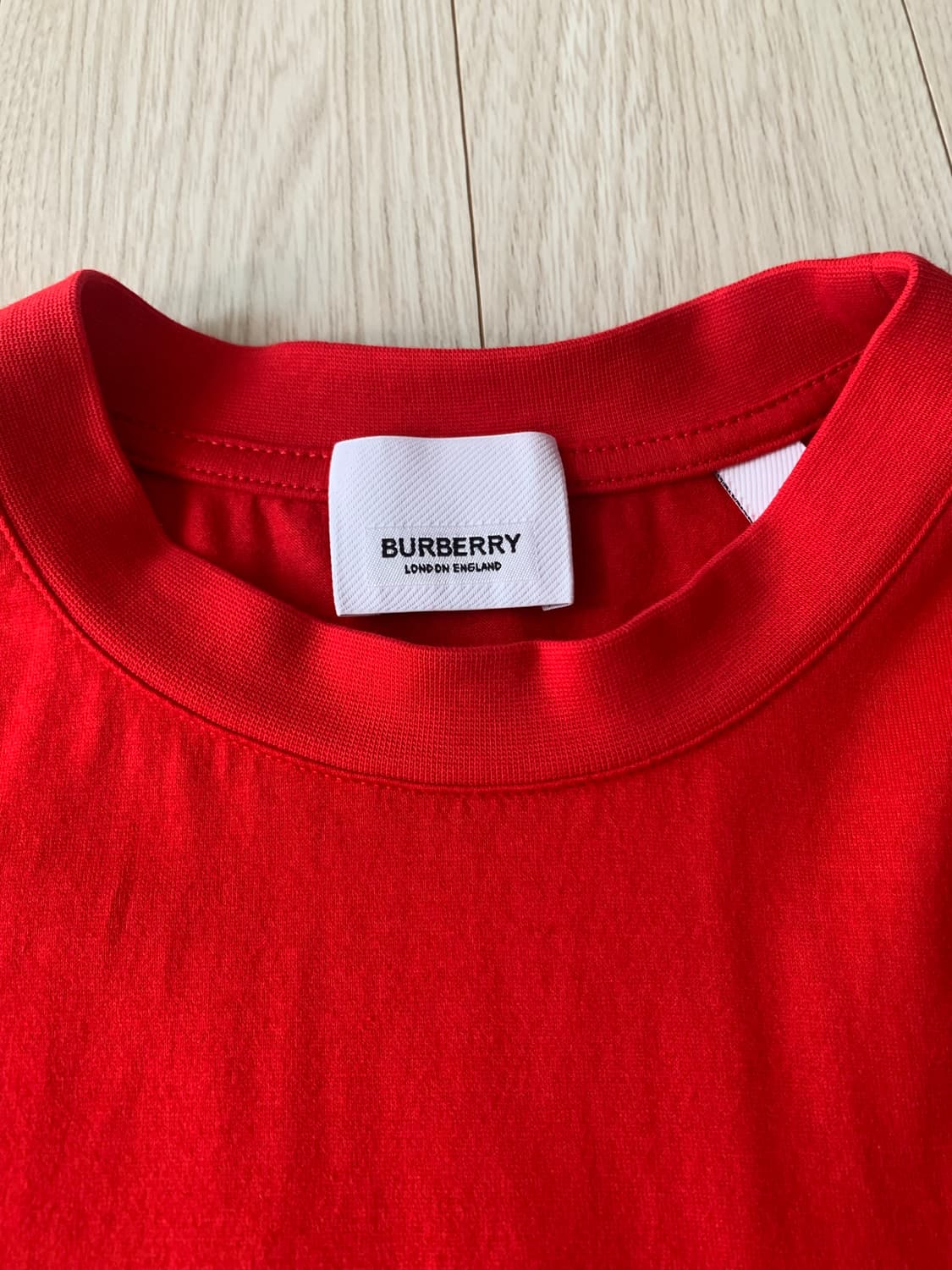 버버리(Burberry)  한정판 반팔티 상품이미지3