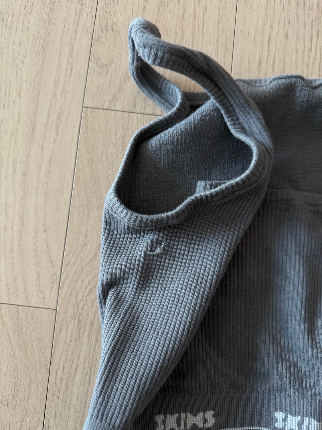 스킴스 탑 m사이즈 상품이미지3