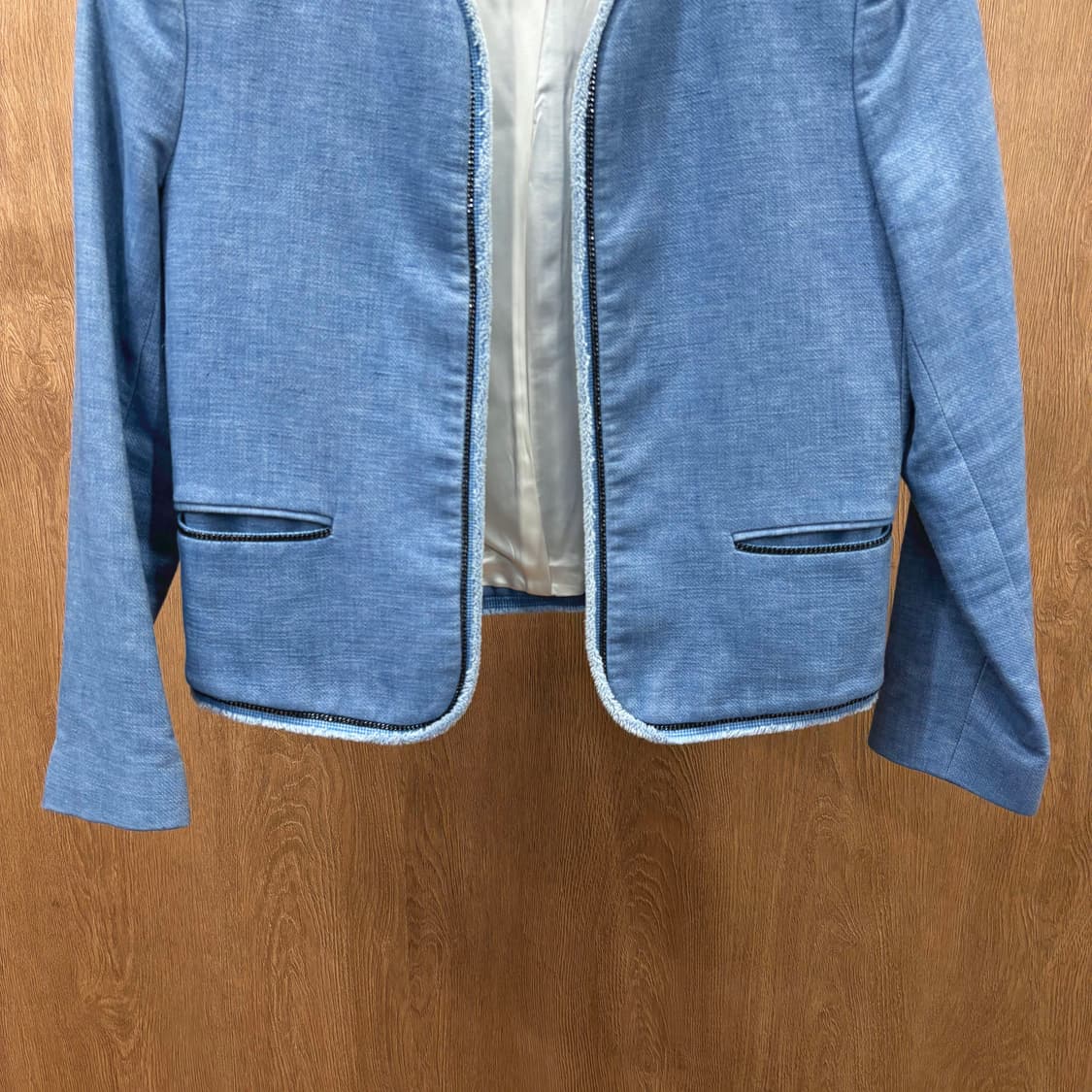 산드로 노카라 자켓 트위드 트리밍 라인 포켓 플랩 장식 디테일 블루 상품이미지5