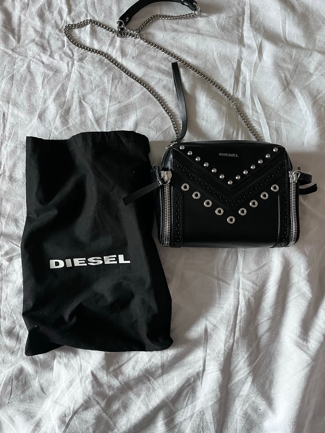 Diesel Studded Chain Shoulder Bag 상품이미지1