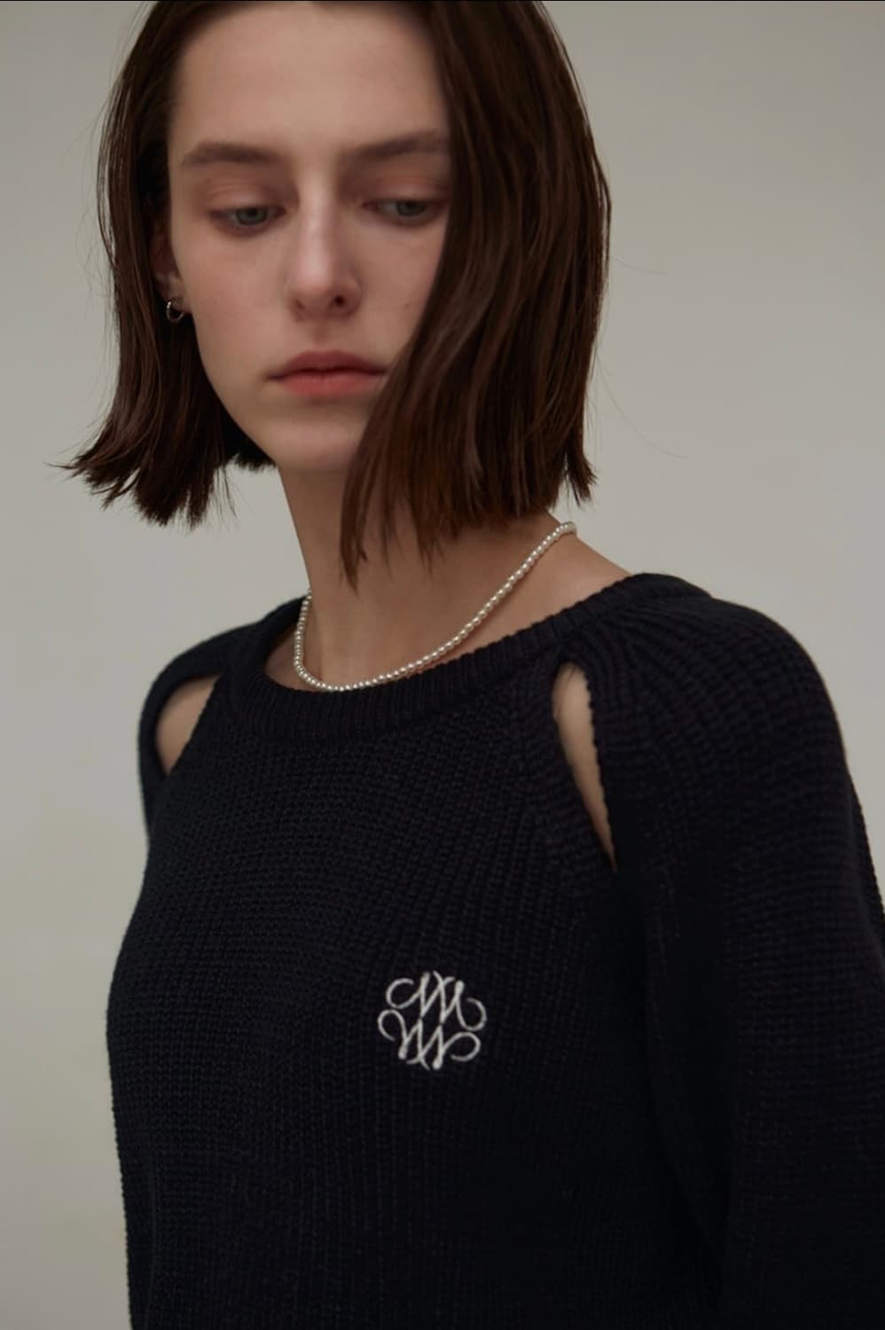 만오천원 급처! 닉앤니콜 컷아웃 니트 블랙 상품이미지2