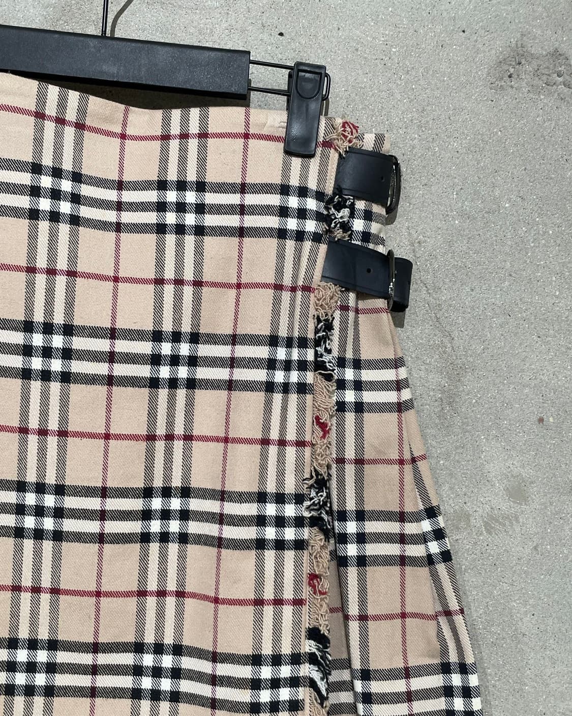 버버리 라이트 베이지 노바체크 벨티드 랩핑 미디 스커트 상품이미지3