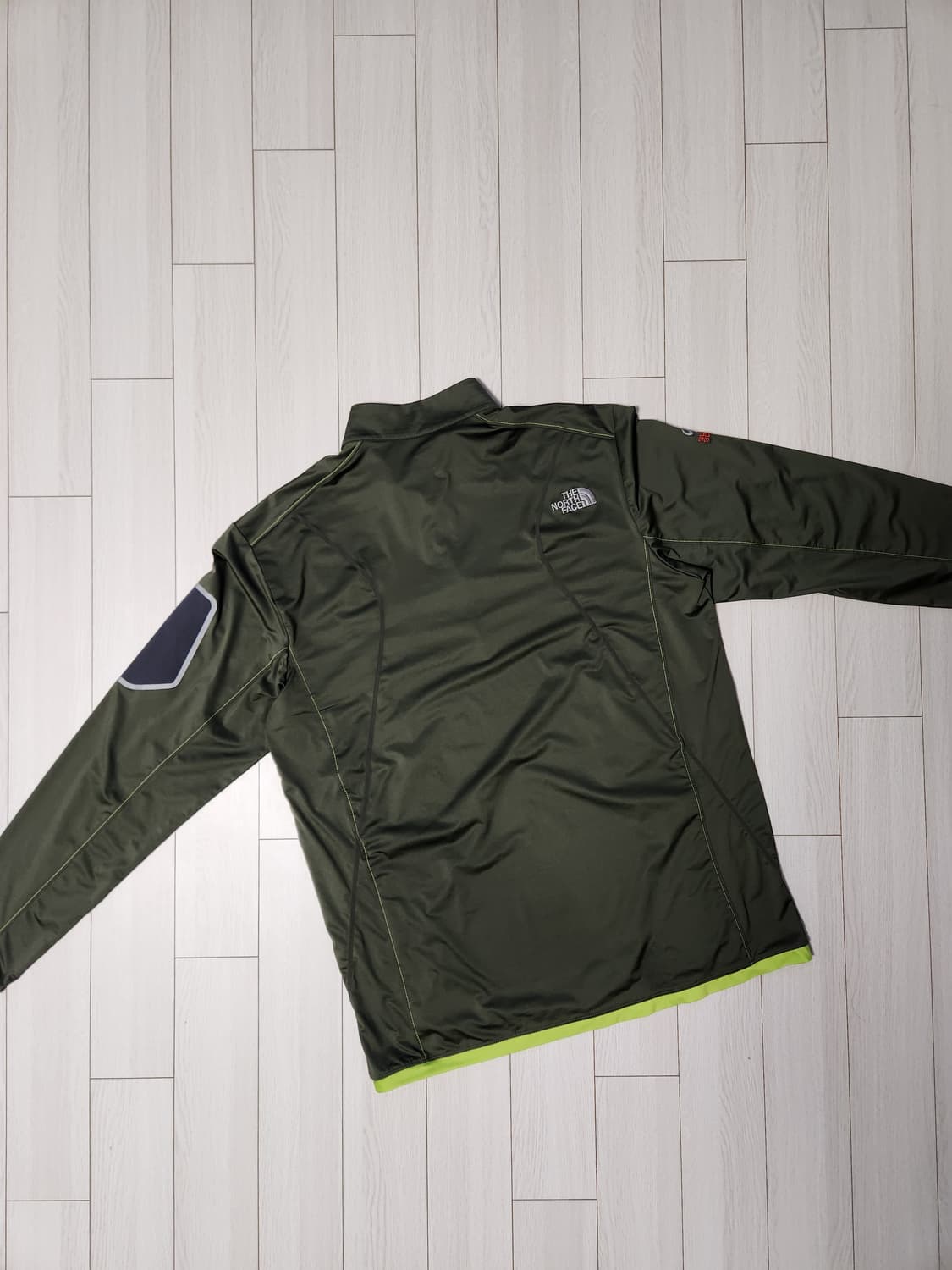 새상품급)노스페이스 하이퍼 테크 아노락 집업 기능성 긴팔티 xl

몇번  상품이미지7