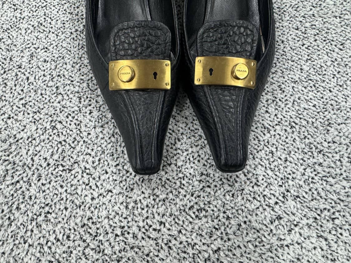 프라다 빈티지 열쇠장식 구두 상품이미지2