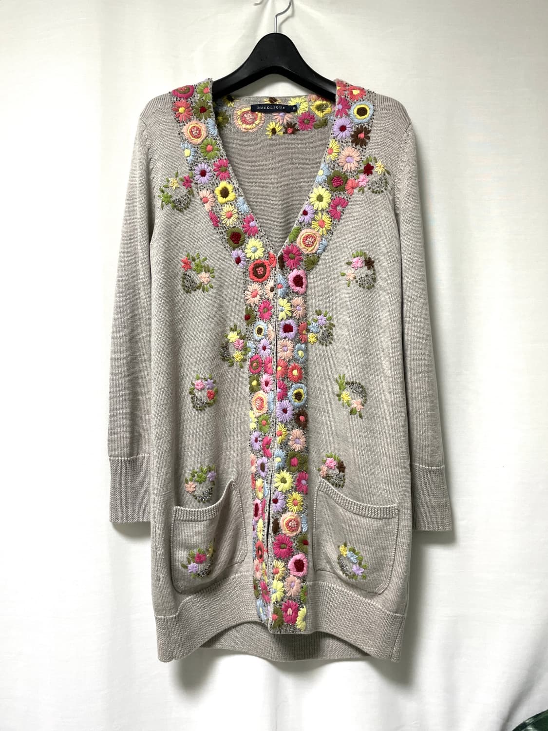 비꼴리끄 울 플라워 자수 비즈 모리걸 브이넥 롱 가디건 _ 그레이M 상품이미지1