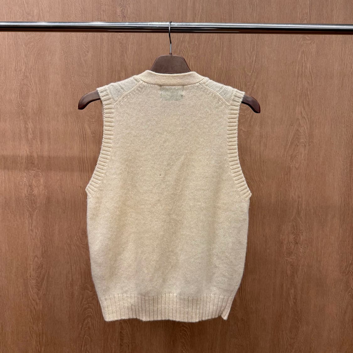 틴비 울 니트 베스트 케이블 짜임 버튼 포켓 브이넥 클래식 아이보리 상품이미지3