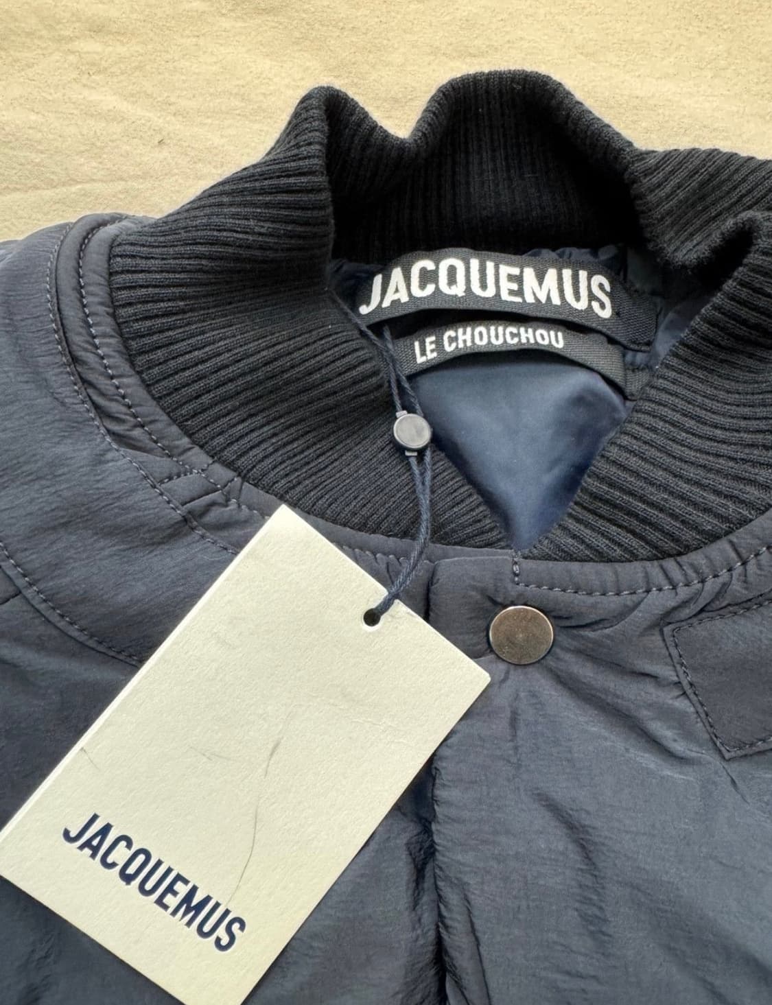 자크뮈스 르 봄버 크루아상 퍼피 봄버 패딩 Jacquemus 점퍼 상품이미지4