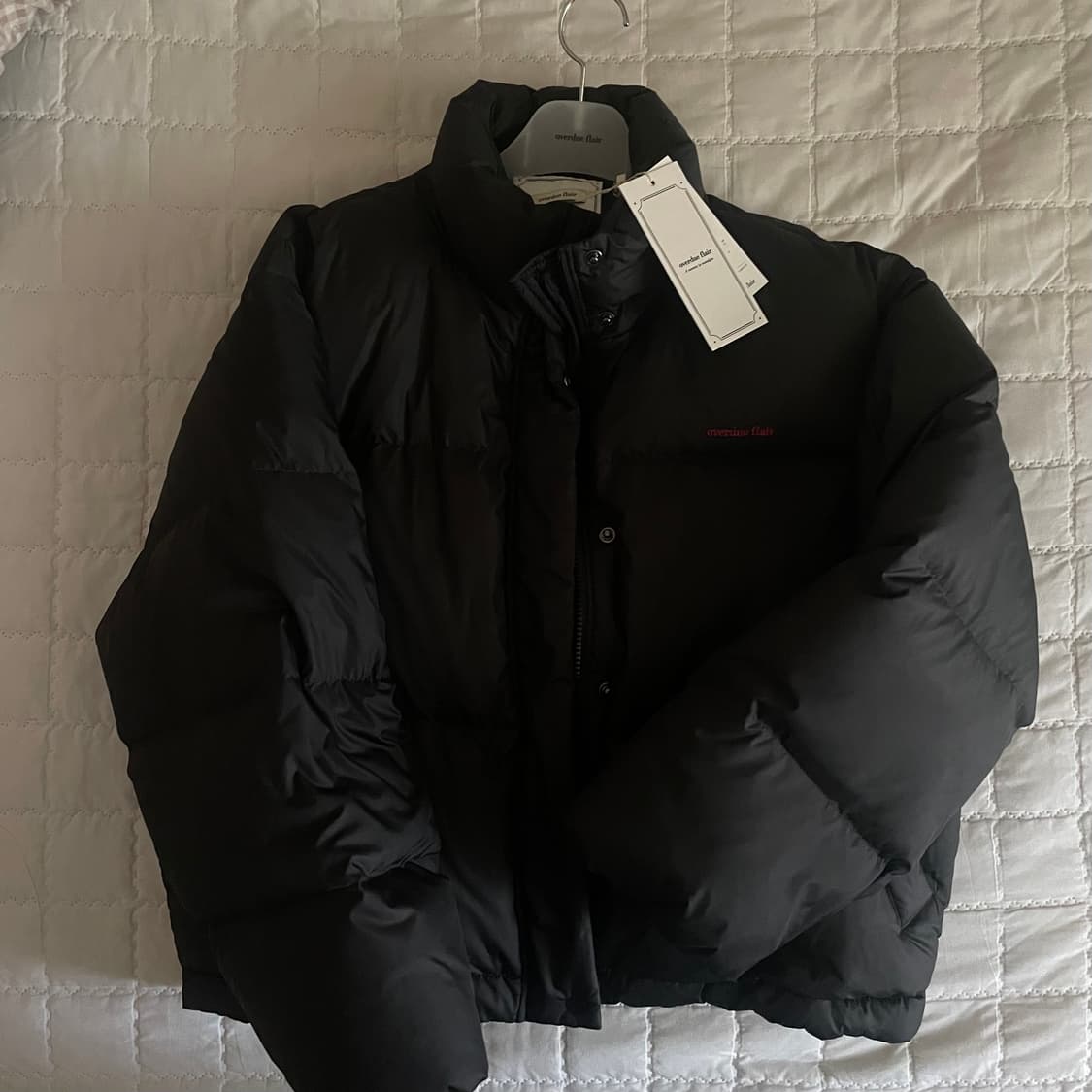 (새상품)오버듀플레어 글로시 다운 패딩 블랙 상품이미지6