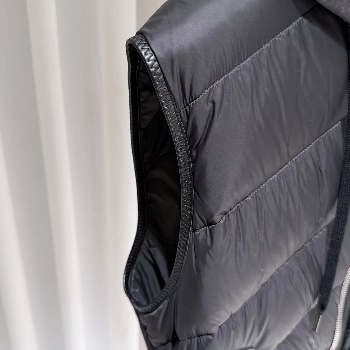 (S+/52) / 톰포드 레더트리밍 블랙 후드 조끼 패딩 상품이미지4