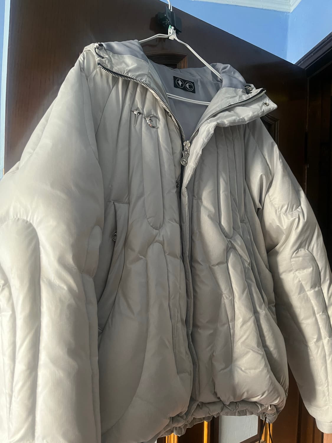 떠그클럽 케이브 다운 자켓 실버 상품이미지1