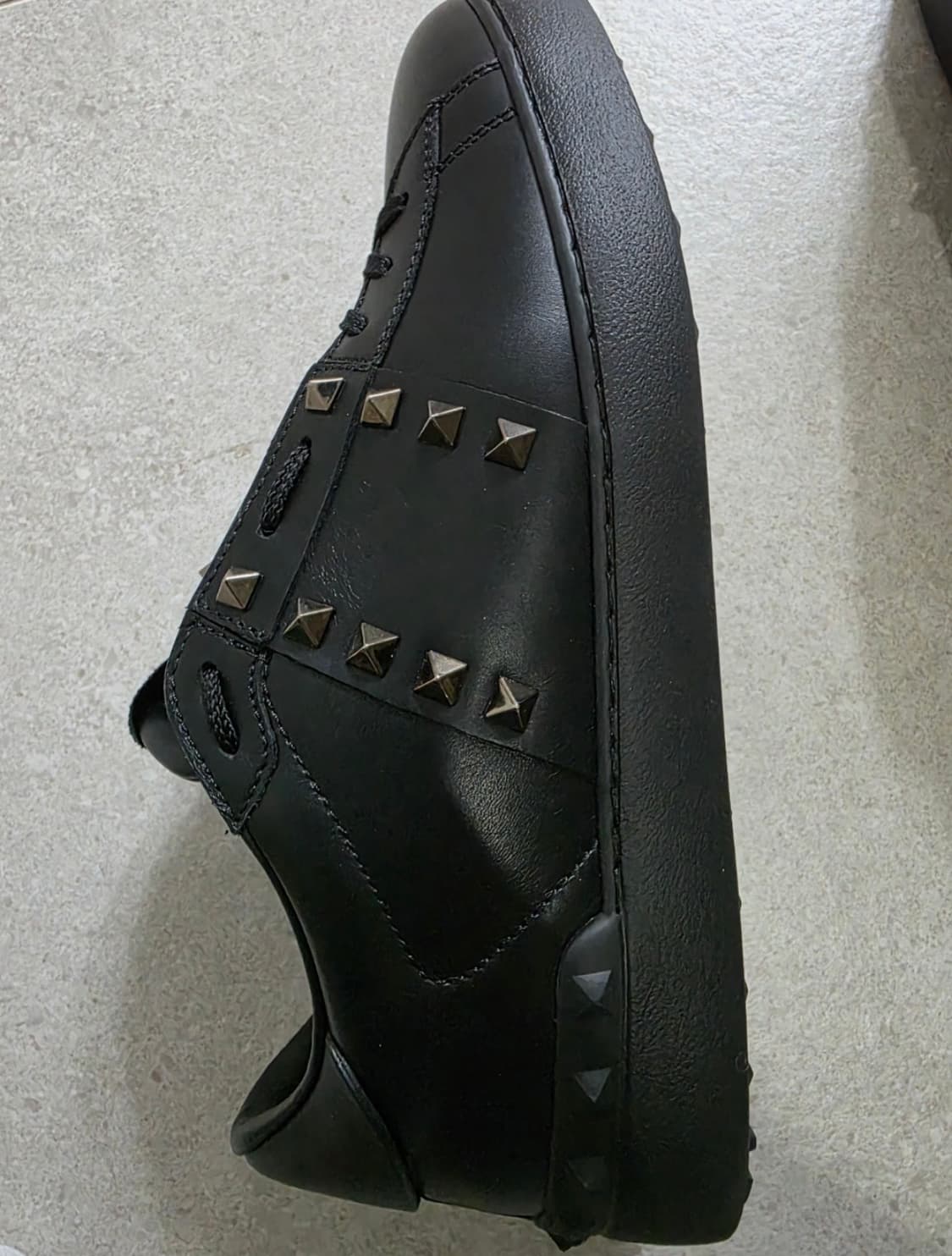 발렌티노 락스터드  언타이틀 스니커즈 블랙 상품이미지4