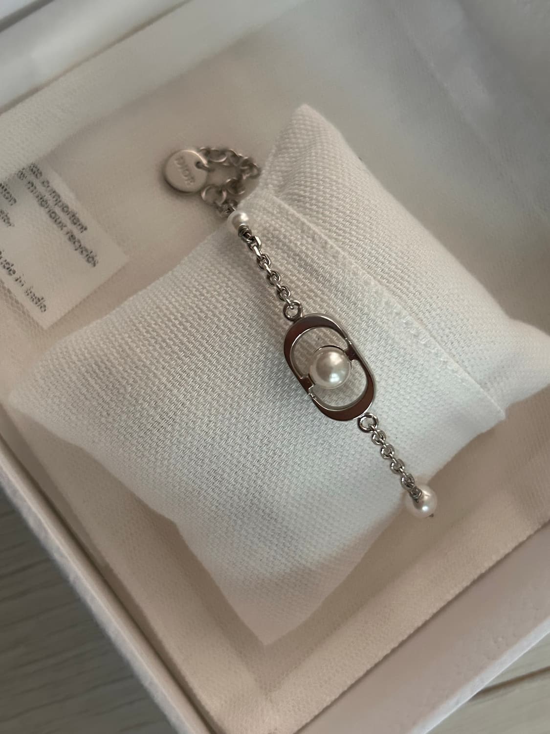 디올 팔찌 (실착 2회) 상품이미지1