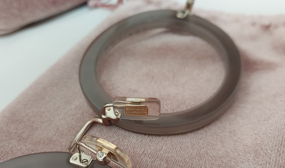 미우미우 그레이 스웨이드 라운드 스와로브스키 크리스탈 선글라스 (정품) 상품이미지9