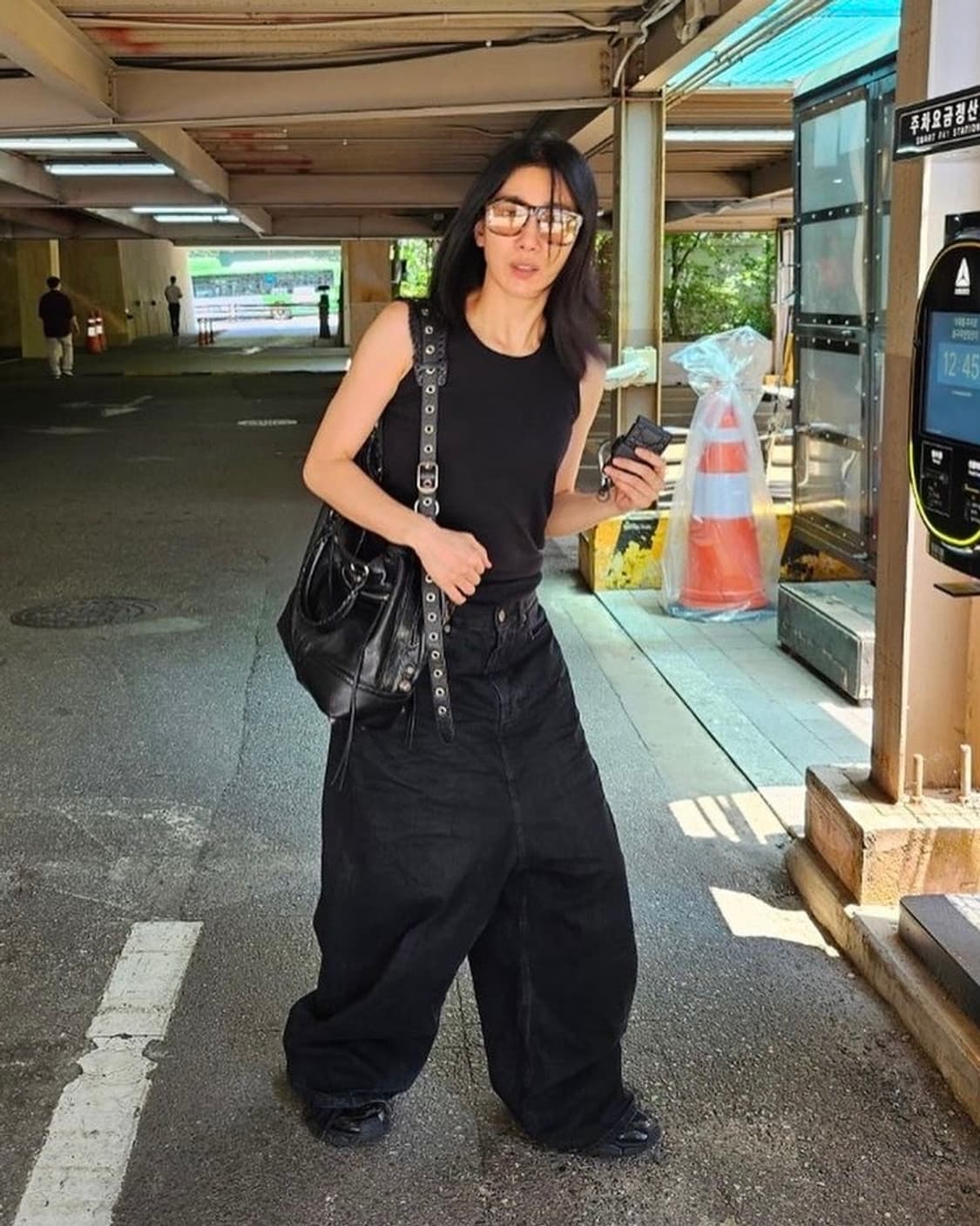 발렌시아가 크링클 로우 크로치 데님 팬츠 블랙 [S] 상품이미지1