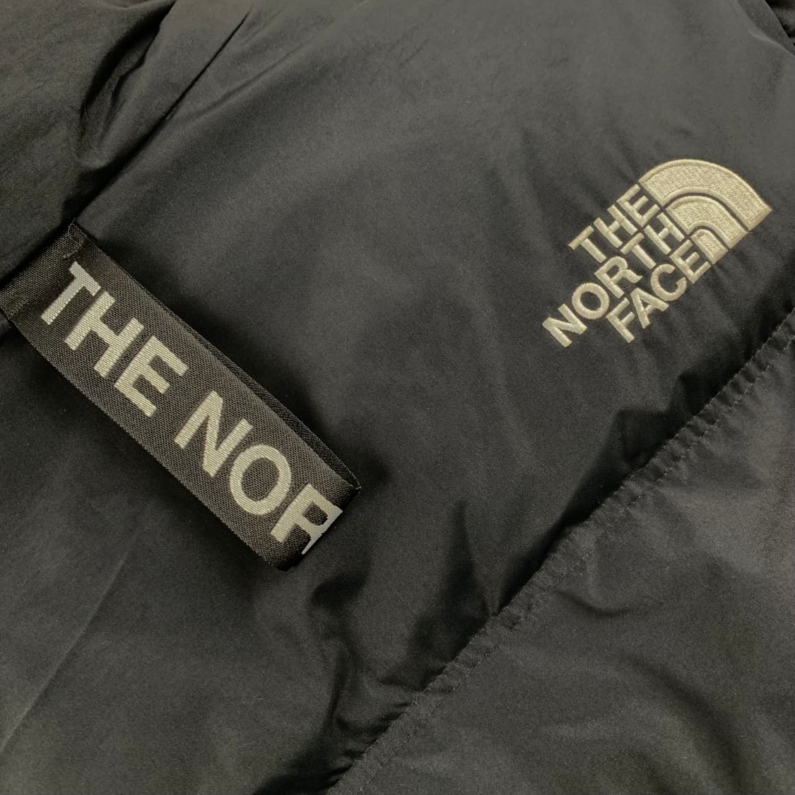 노스페이스 알칸 티볼 패딩 자켓 블랙   상품이미지5