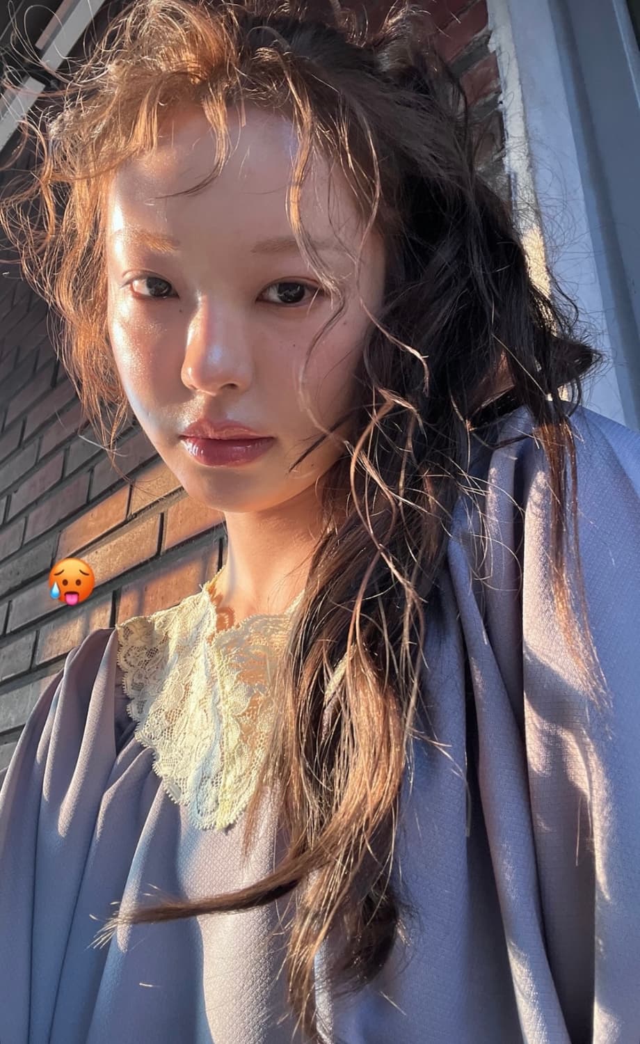 샵페어리 shop.faerie 레이스 브이넥 셔링탑 상품이미지4