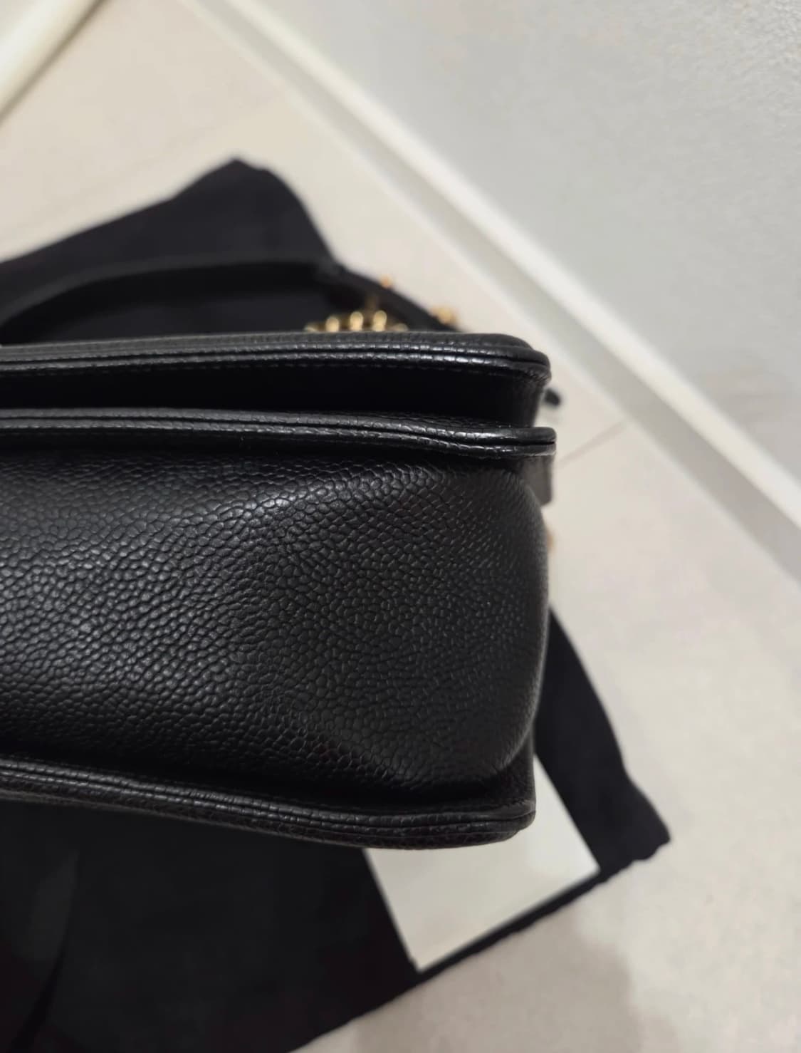 샤넬 보이백 캐비어 금장 라지 상품이미지3