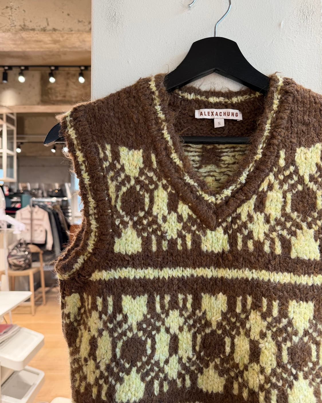 알렉사청 브라운 패턴 니트 베스트 상품이미지4