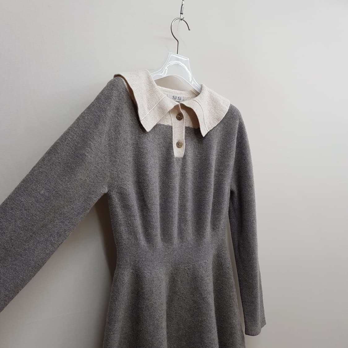 한섬 SJSJ 2023 울혼방 카라넥 원피스 F90 사이즈 상품이미지3