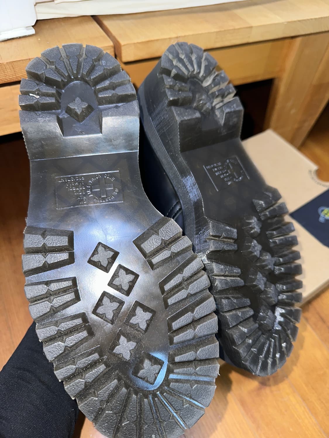 닥터마틴 1461 쿼드 250 UK6 상품이미지8