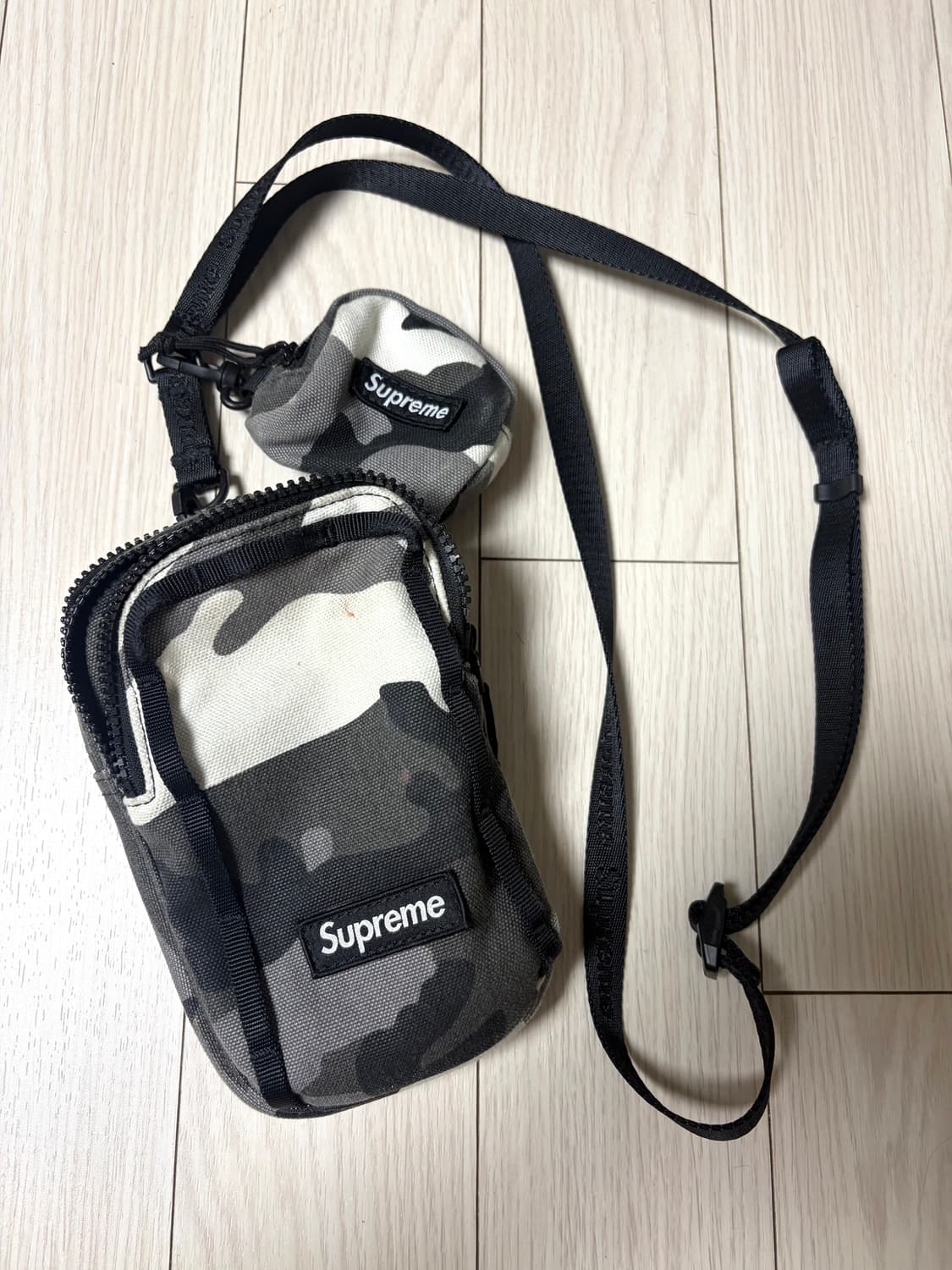 슈프림 카메라 백+ 미니 파우치 스노우 카모 - 25SS Supreme  상품이미지1