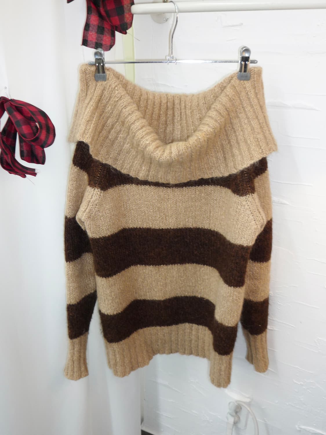 Mocha stripe off-shoulder knit 상품이미지6