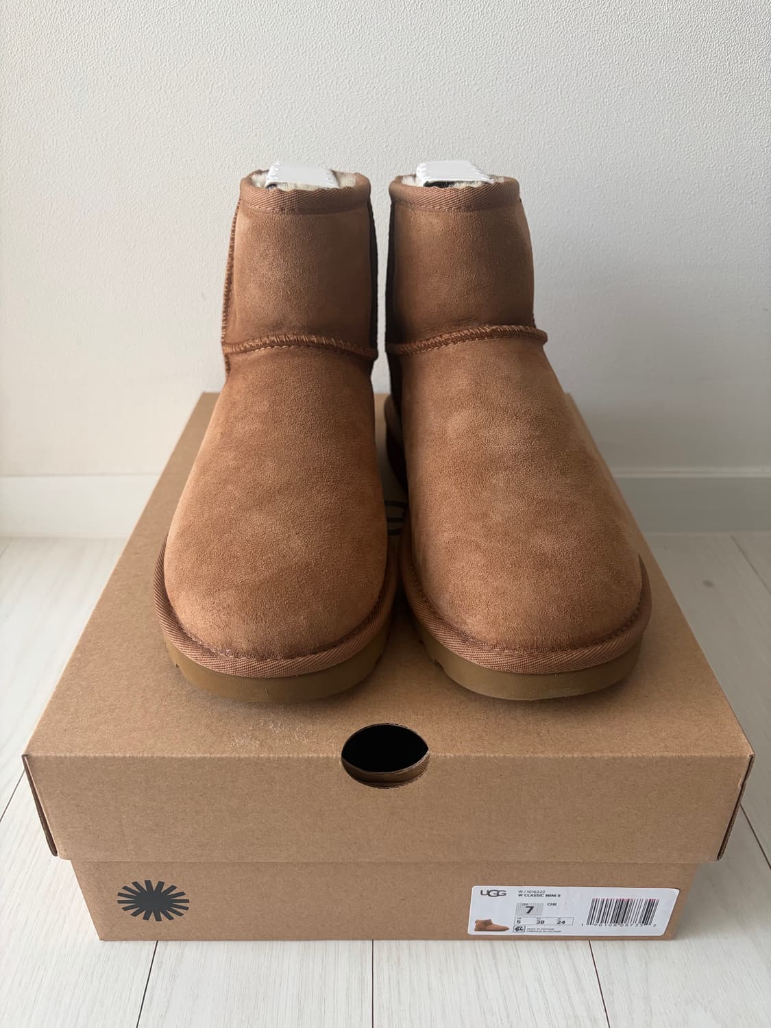 UGG 클래식 미니 II Chestnut 240 박스 새상품 상품이미지1