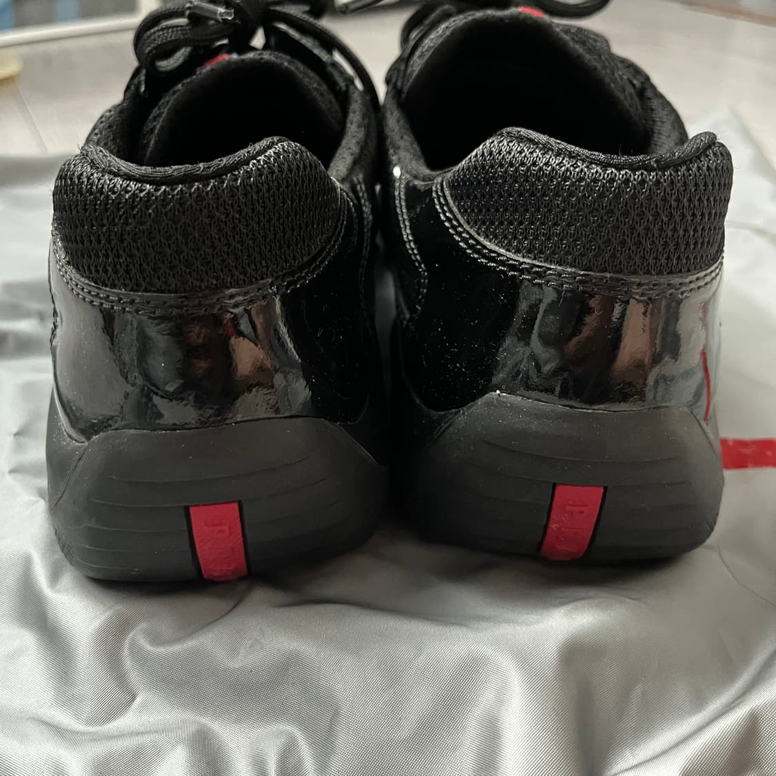 프라다 아메리카컵 블랙(유광) 빈티지 UK8 270 상품이미지6