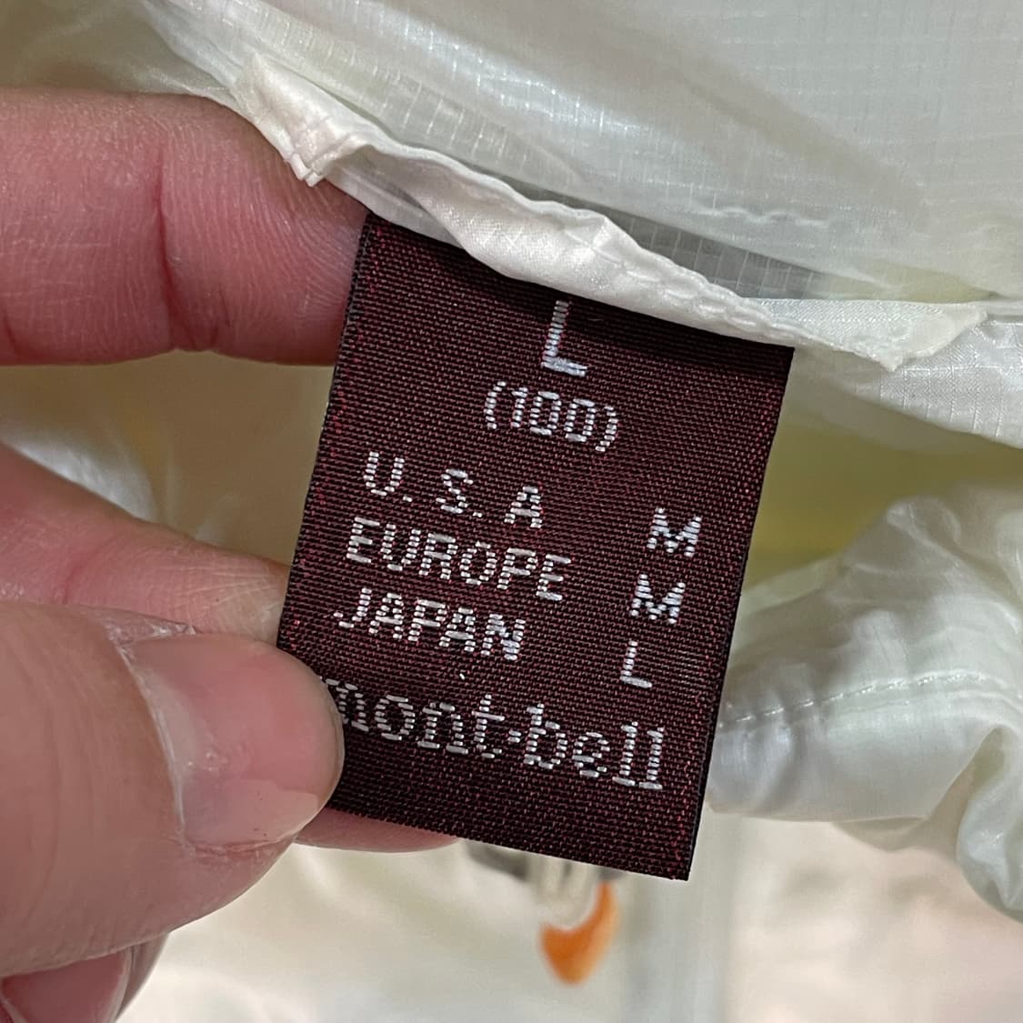 몽벨 화이트 경량패딩 상품이미지3