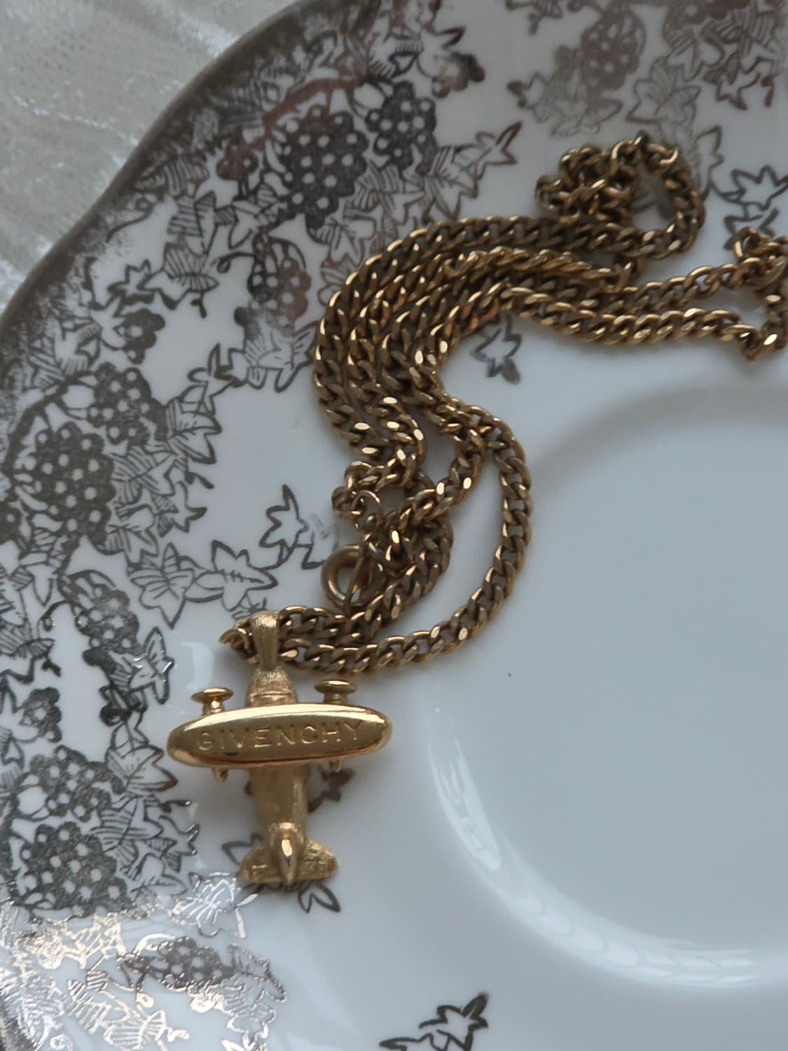 지방시 금장 Givenchy 로고 비행기 목걸이 상품이미지7