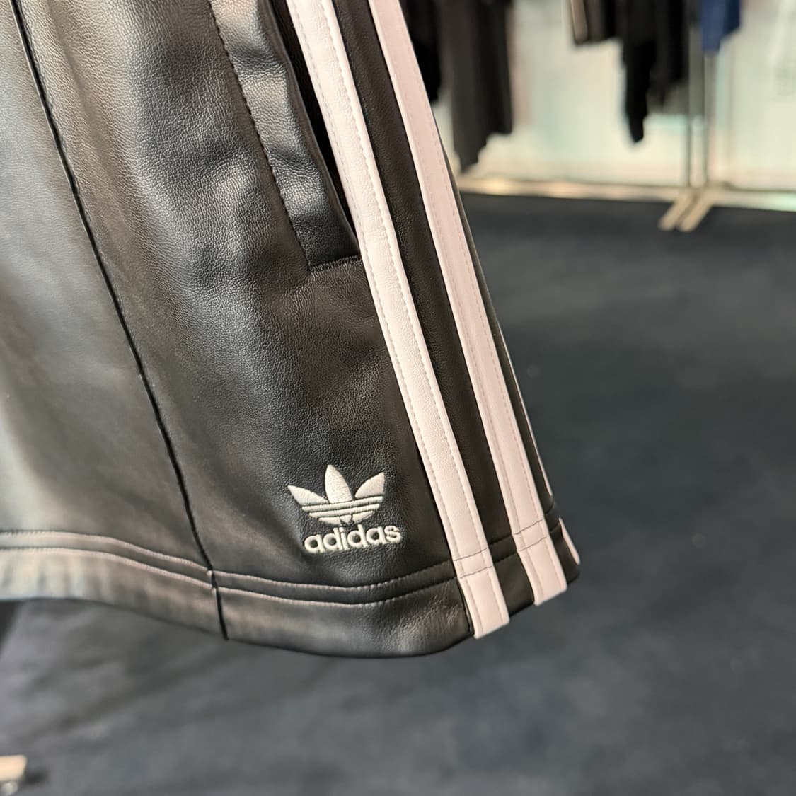 [M] 아디다스 레더 쇼츠 반바지 상품이미지3