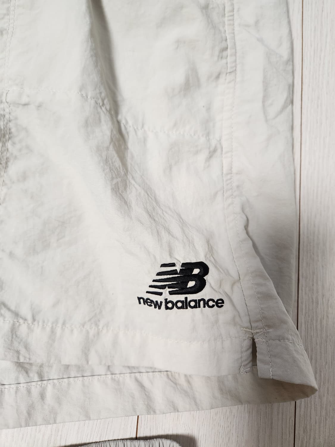 디스커버리 뉴발란스 반바지 사이즈m 일괄 두벌 판매

둘다 베이지색이고  상품이미지6