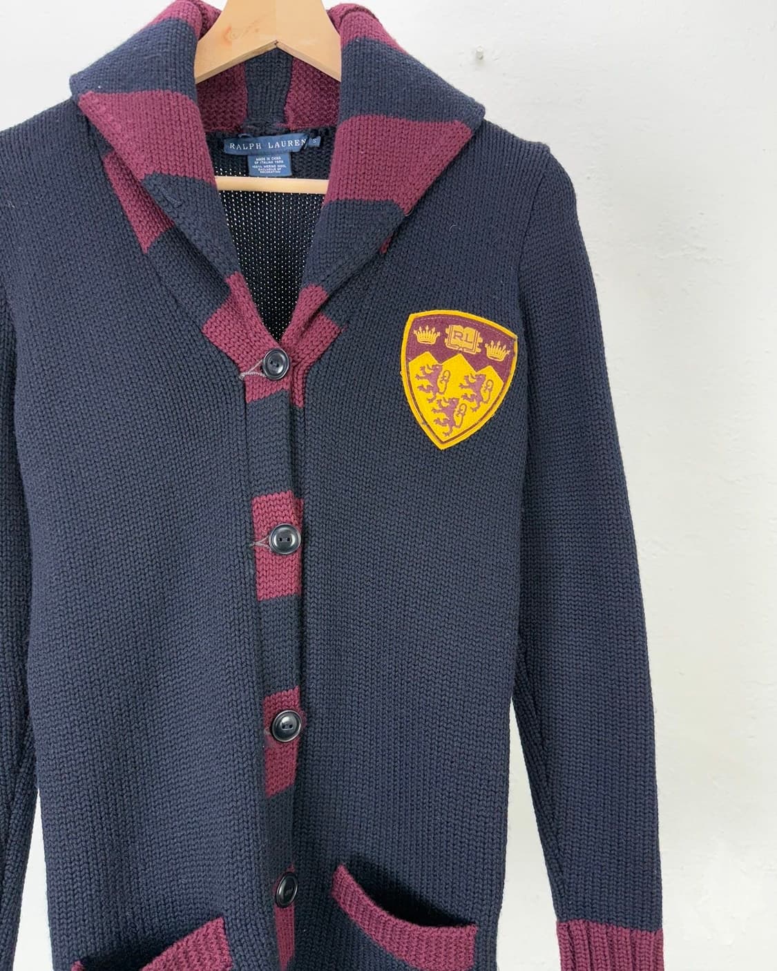 랄프로렌 버건디 믹스 크레스트 패치 숄카라 니트 가디건 상품이미지3