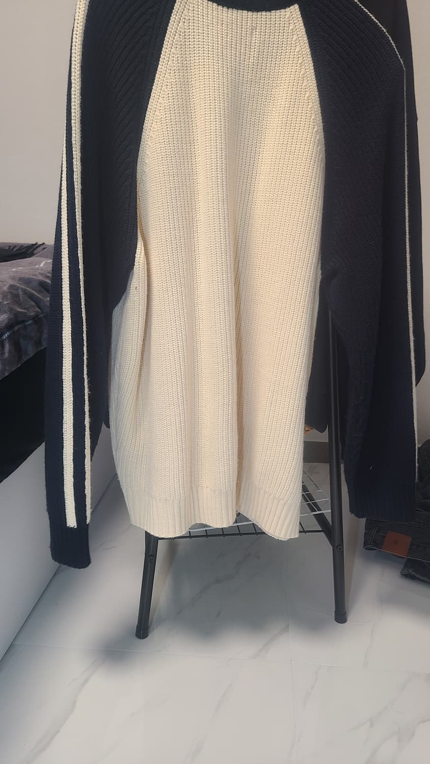 디미트리블랙 니트 판매합니다 상품이미지2