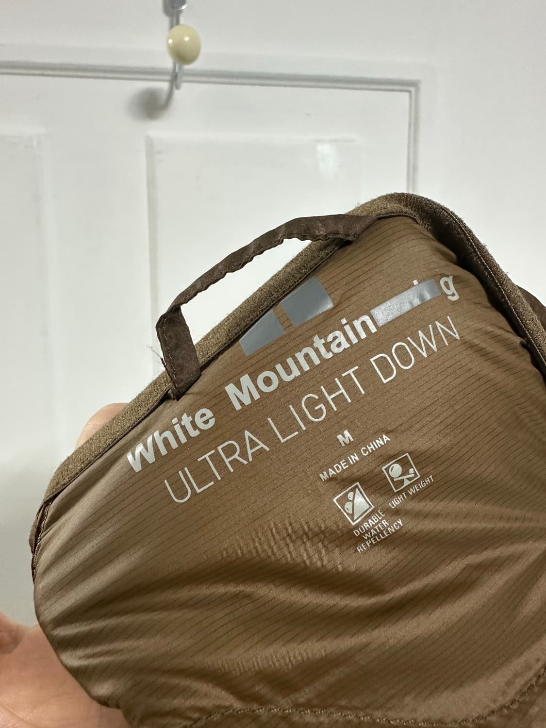 유니클로 화이트마운티니어링 울트라라이트 다운 상품이미지3