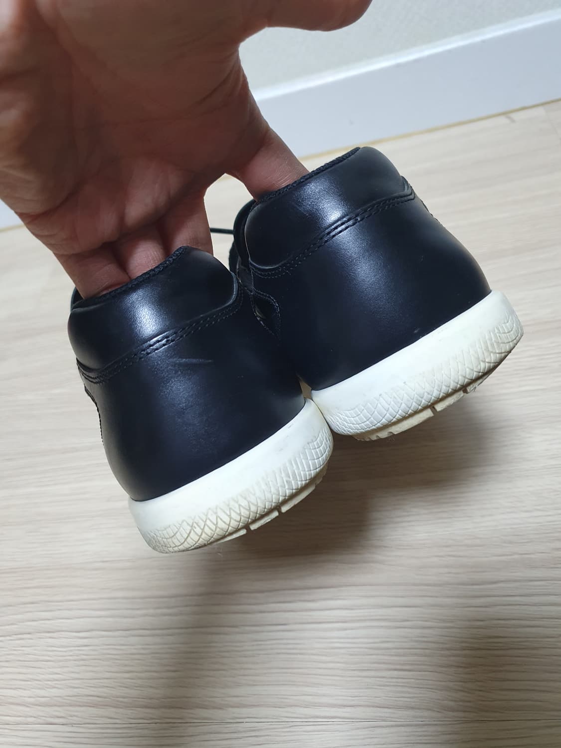 프라다 블랙 레더 스니커즈 270~75 상품이미지5