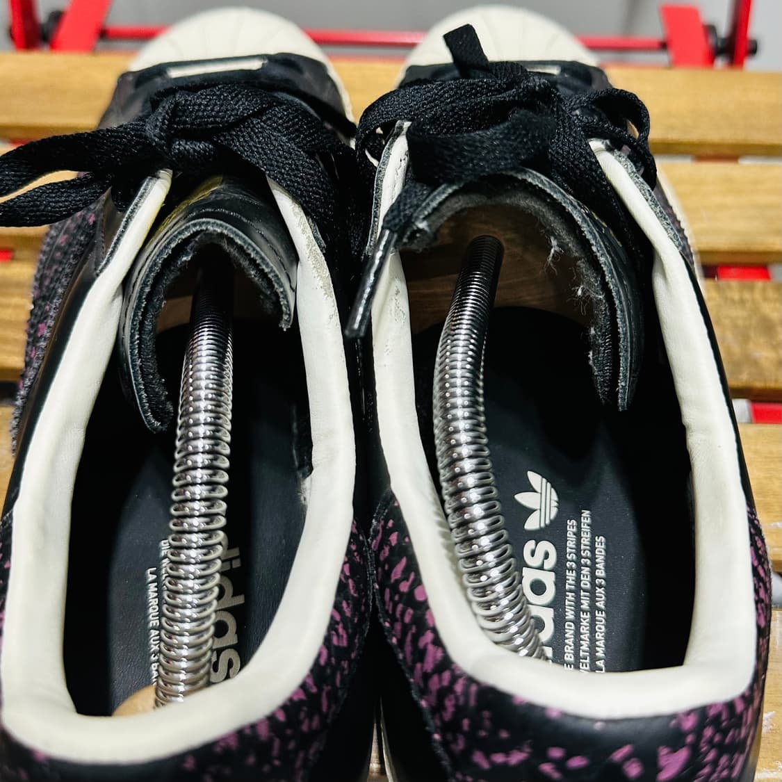 280) 아디다스 운동화 남성  남자 신발 슈퍼스타 블랙 스타 프린팅 상품이미지5