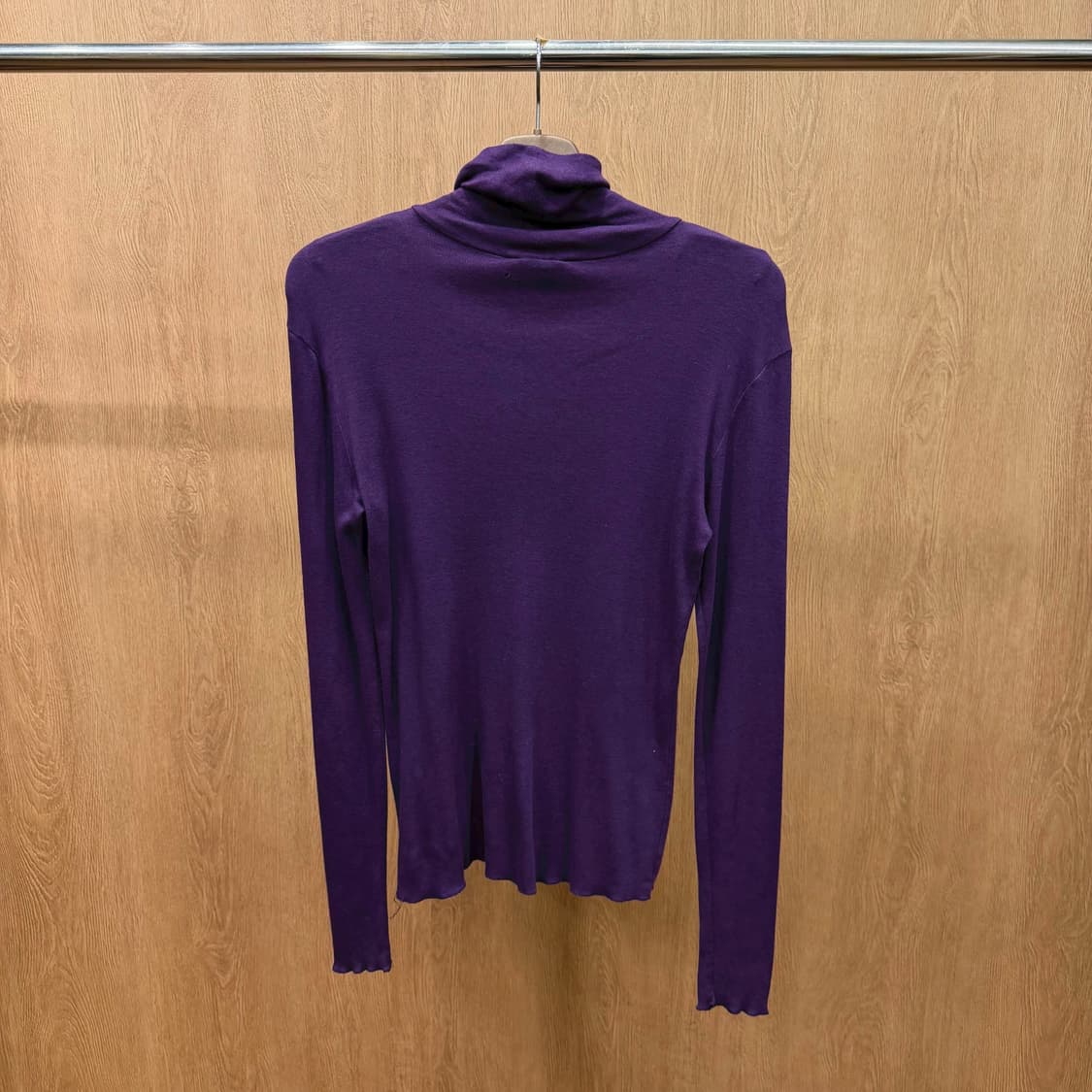 랄프로렌 스포츠 터틀넥 니트 기마상 로고 자수 디테일 루즈핏 퍼플 상품이미지3