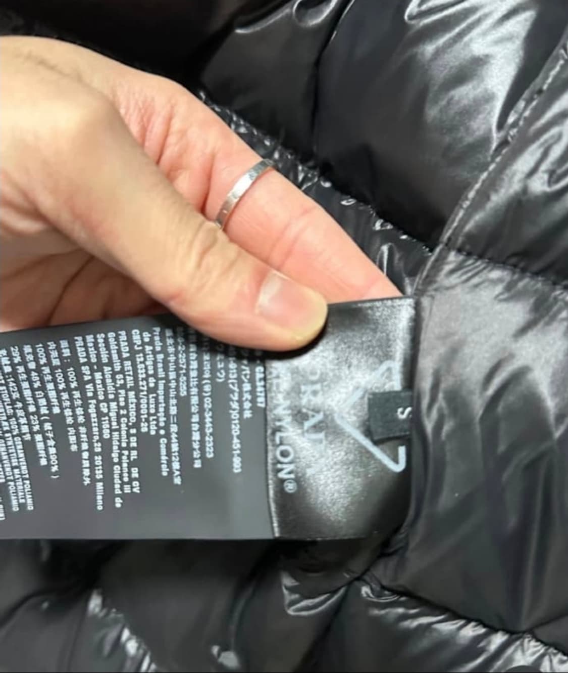 프라다 리나일론 크롭 다운 자켓 블랙 s 상품이미지3