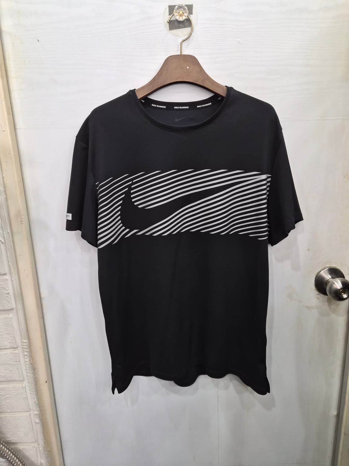 100,L) NIKE 나이키 러닝 드라이핏 반팔티셔츠!~ 디자인 예뻐요 상품이미지2