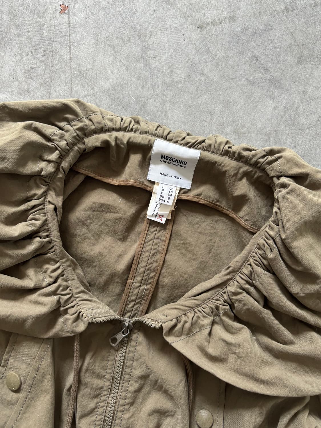 Moschino 모스키노 카키 크롭 후드 셔링 점퍼  상품이미지4