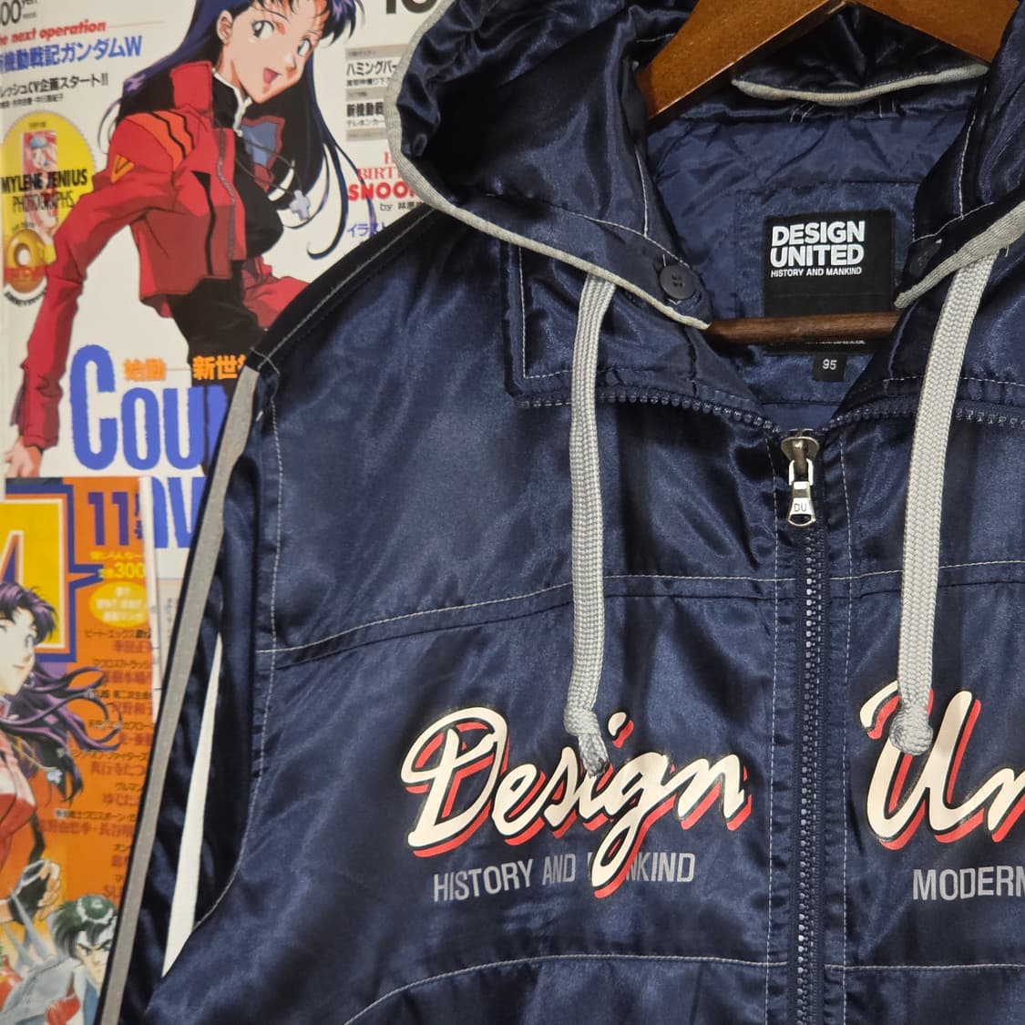 디자인 유나이티드 네이비 유광 누빔 점퍼 상품이미지3